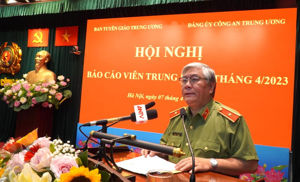 PGS.TS Nguyễn Bình Ban, nguyên Viện trưởng Viện Lịch sử Công an, Bộ Công an thông tin về chuyên đề “75 năm CAND học tập, thực hiện Sáu điều Bác Hồ dạy” và các hoạt động kỷ niệm