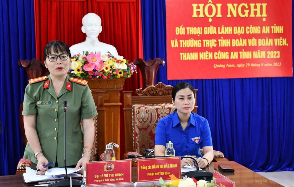 Đại tá Võ Thị Trinh, Phó Giám đốc Công an tỉnh phát biểu tại Hội nghị.
