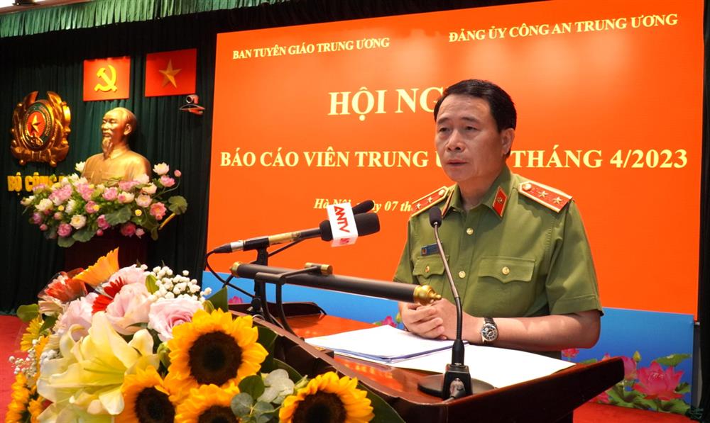 Thứ trưởng Lê Quốc Hùng phát biểu tại Hội nghị.