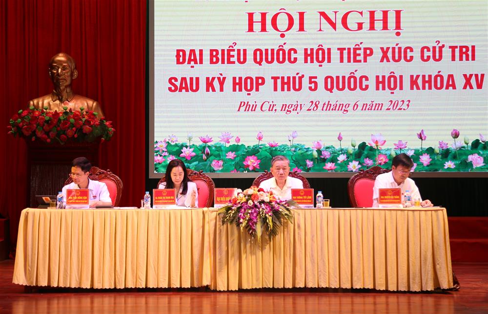 Đại tướng Tô Lâm cùng Đoàn đại biểu Quốc hội tỉnh Hưng Yên tiếp xúc cử tri huyện Phù Cừ.