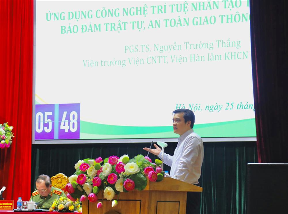 PGS.TS Nguyễn Trường Thắng, Viện trưởng Viện Công nghệ thông tin, Viện Hàn Lâm Khoa hoc – Công nghệ Việt Nam tham luận tại Hội thảo.