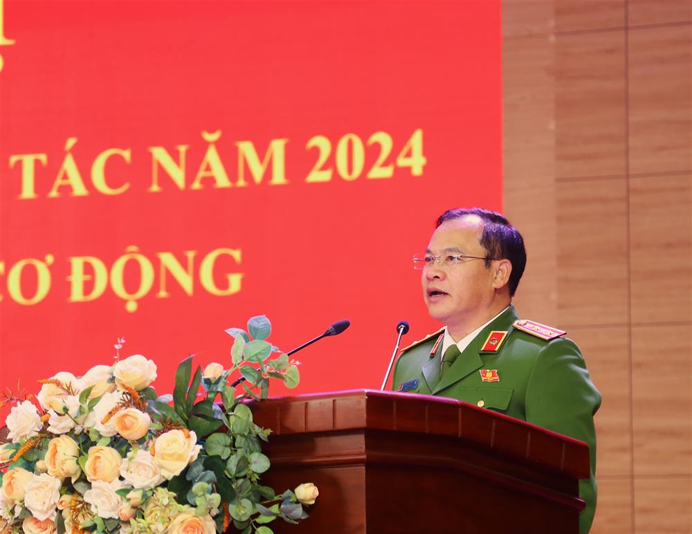 Thứ trưởng Nguyễn Văn Long phát biểu tại Hội nghị.