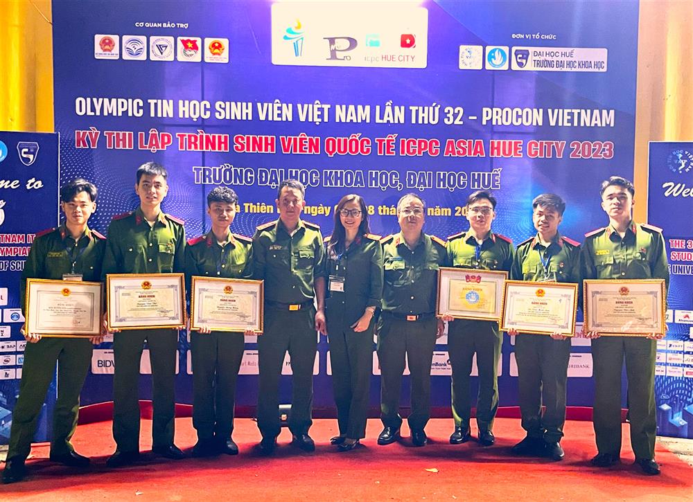 Đoàn Học viện Cảnh sát nhân dân dự thi Olympic Tin học sinh viên lần thứ 32 và Lập trình sinh viên quốc tế ICPC Asia Hue City 2023.