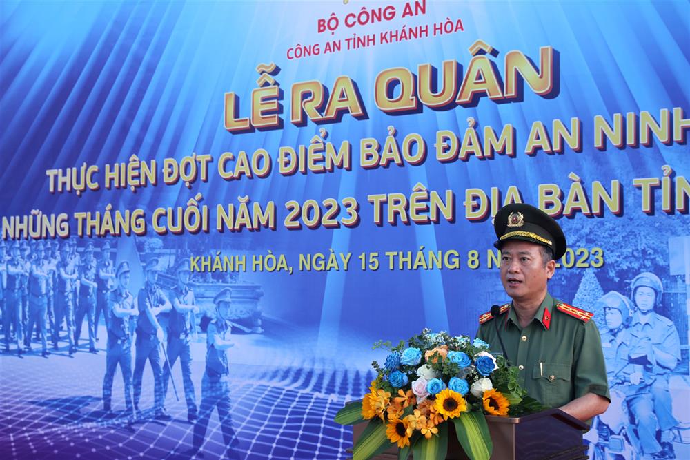 Giám đốc Công an tỉnh Nguyễn Thế Hùng phát động toàn lực lượng ra quân thực hiện cao điểm.