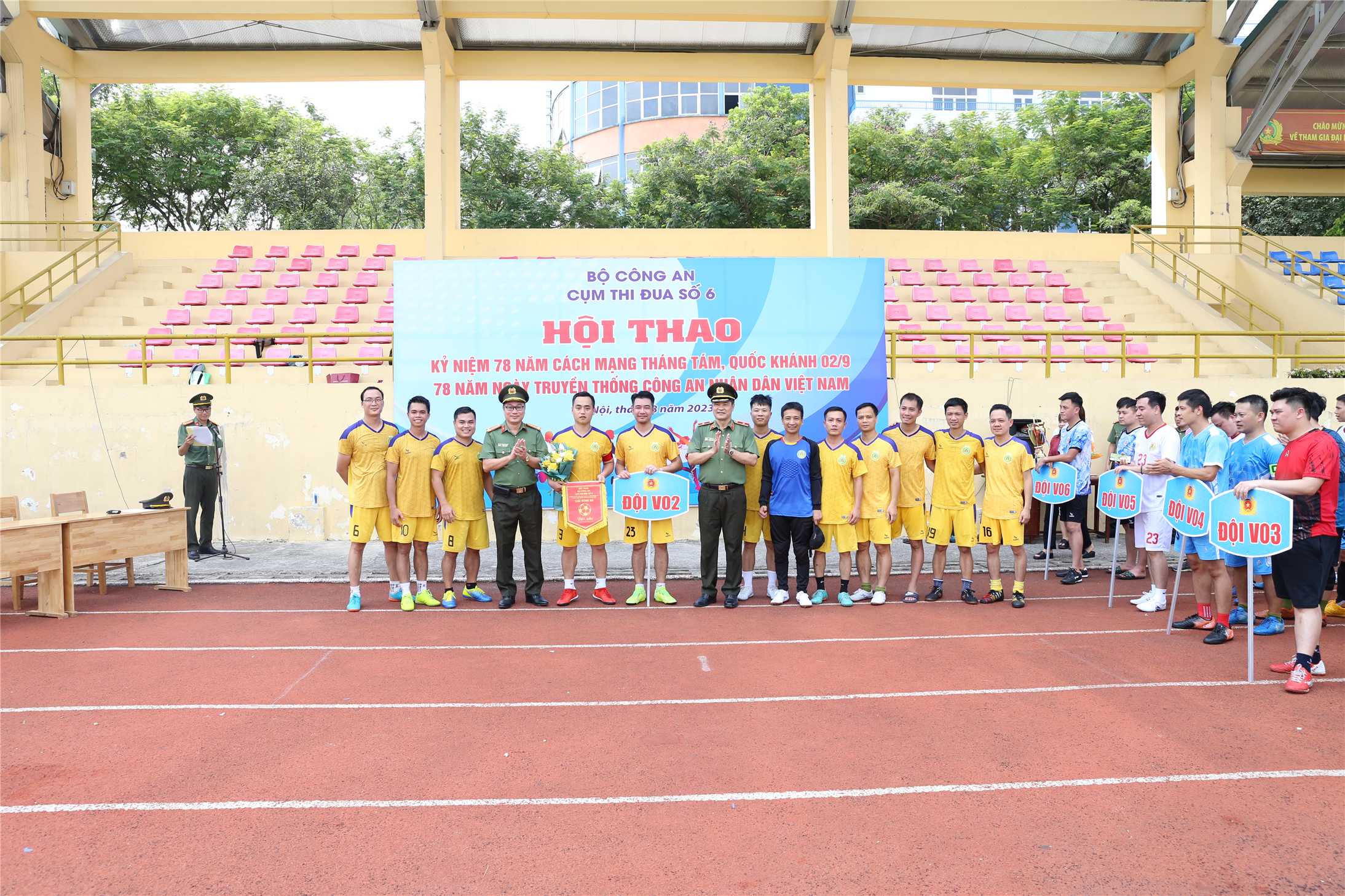 Giải nhì bóng đá thuộc về Cục Đối ngoại.