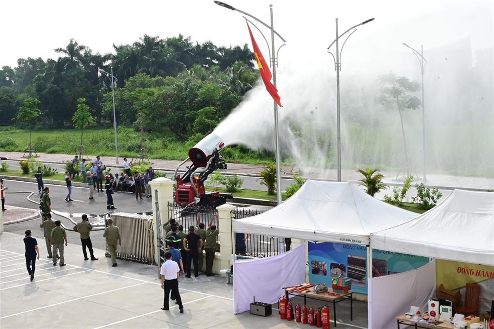 Trải nghiệm robot phun nước.