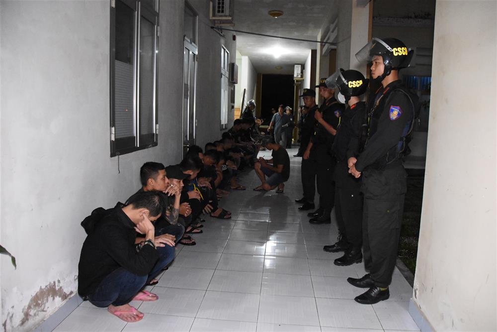 Các đối tượng tại cơ quan Công an.