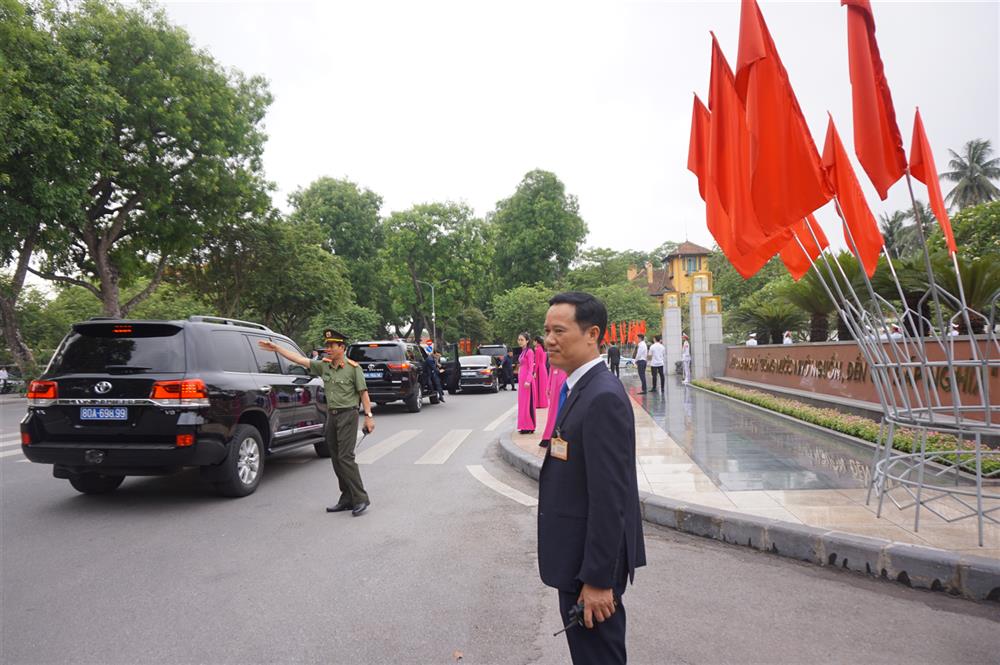 Thượng tá Nguyễn Văn Điềm, Phó Trung đoàn trưởng Trung đoàn 375 trực tiếp chỉ đạo tại Lễ dâng hương tưởng niệm các anh hùng liệt sỹ tại Đài tưởng niệm các Anh hùng liệt sỹ đường Bắc Sơn.