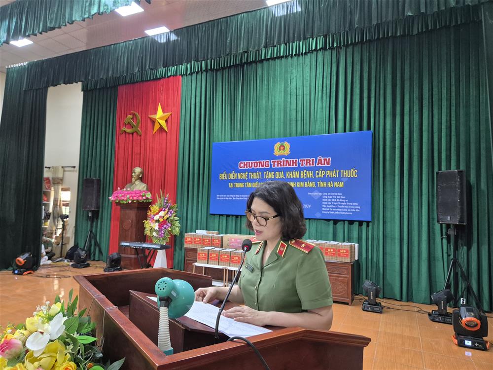 Thiếu tướng Ngô Hoài Thu, Phó Cục trưởng Cục Công tác đảng và công tác chính trị, Bộ Công an phát biểu tại chương trình.