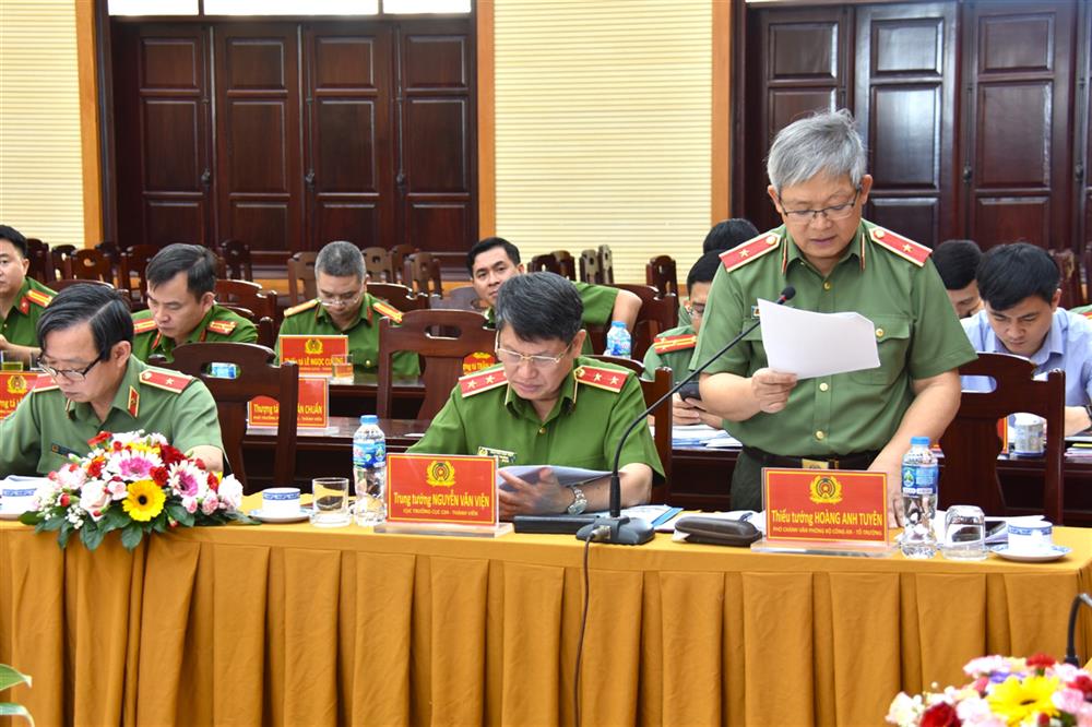 Thiếu tướng Hoàng Anh Tuyên, Phó Chánh Văn phòng Bộ Công an thay mặt Tổ công tác của Đoàn kiểm tra báo cáo kết quả kiểm tra, đánh giá các mặt công tác của Công an tỉnh Bà Rịa – Vũng Tàu.