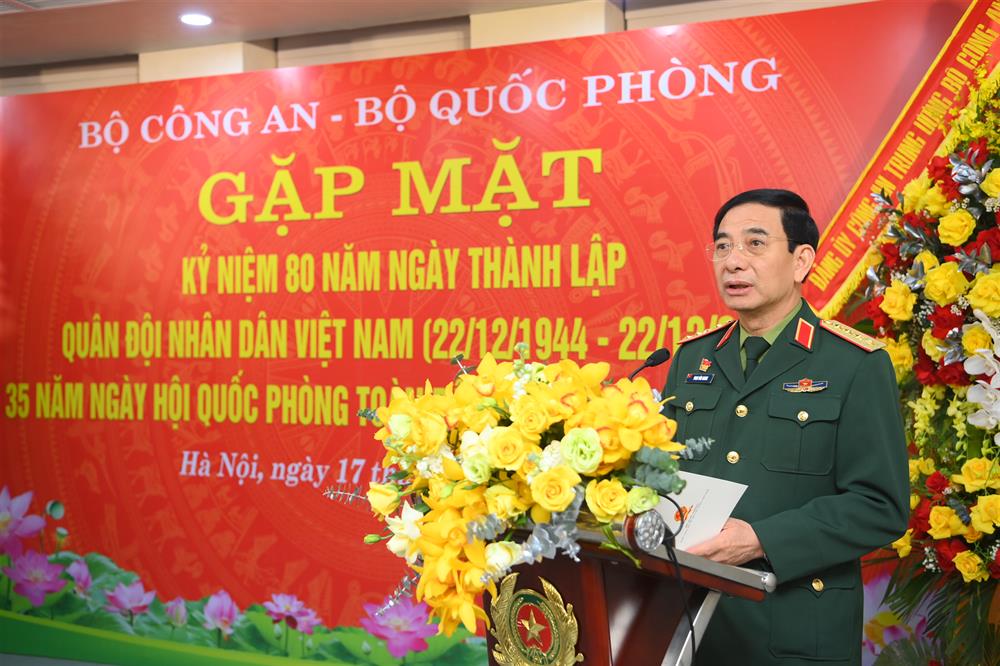 Bộ trưởng Phan Văn Giang phát biểu tại buổi gặp mặt.