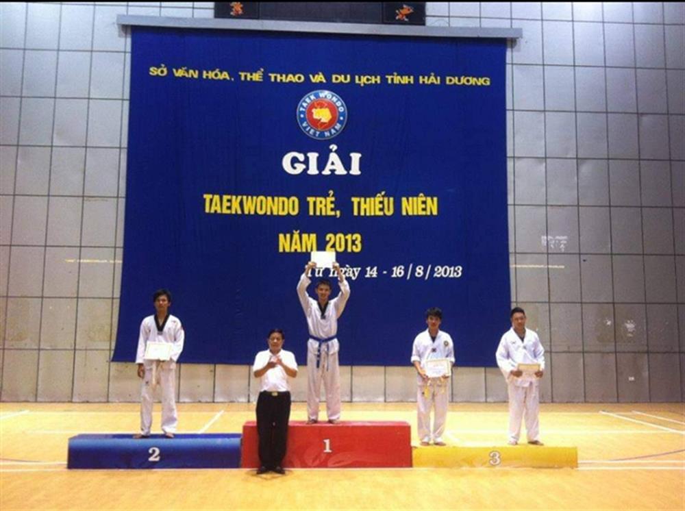 Năm 17 tuổi, Tiến vô địch giải Taekwondo trẻ, thiếu niên tỉnh Hải Dương năm 2013 do Sở Văn hoá, thể thao và du lịch tỉnh tổ chức.