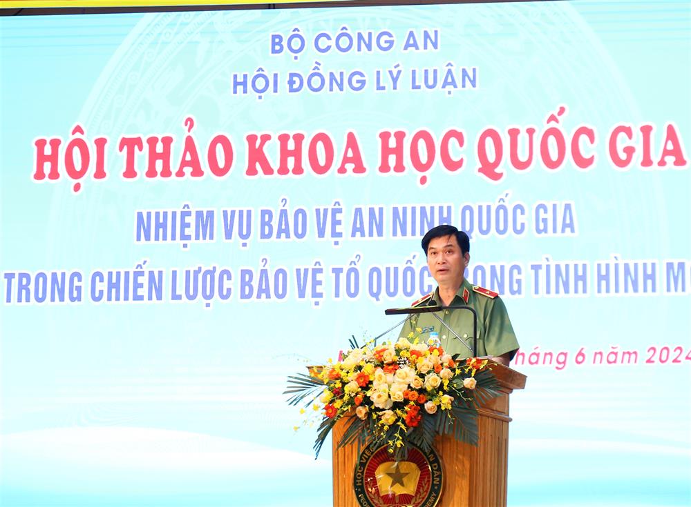 Thiếu tướng, PGS.TS Trịnh Ngọc Quyên, Giám đốc Học viện An ninh nhân dân phát biểu đề dẫn Hội thảo.