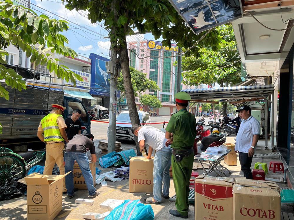 Lực lượng Công an Phú Yên thu giữ nhiều tang vật.