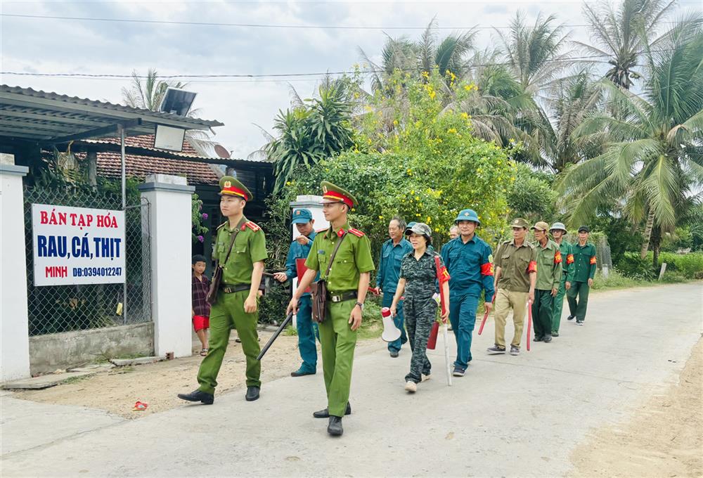 Tổ báo động dân phòng thôn Nông Trường, xã Ninh Sim thường xuyên tổ chức tập luyện nhằm nâng cao ý thức phòng chống tội phạm của nhân dân.