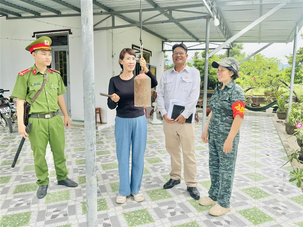 Mô hình “Tiếng kẻng an ninh” giúp nhân dân cảm thấy yên tâm hơn trong công tác đảm bảo an ninh trật tự.