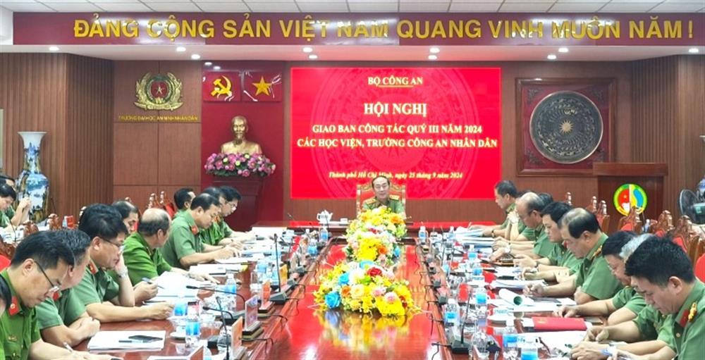 Các đại biểu dự Hội nghị giao ban.