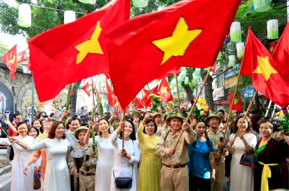 Hà Nội tái hiện lại hình ảnh đoàn quân chiến thắng trở về Giải phóng Thủ đô ngày 10/10/1954.