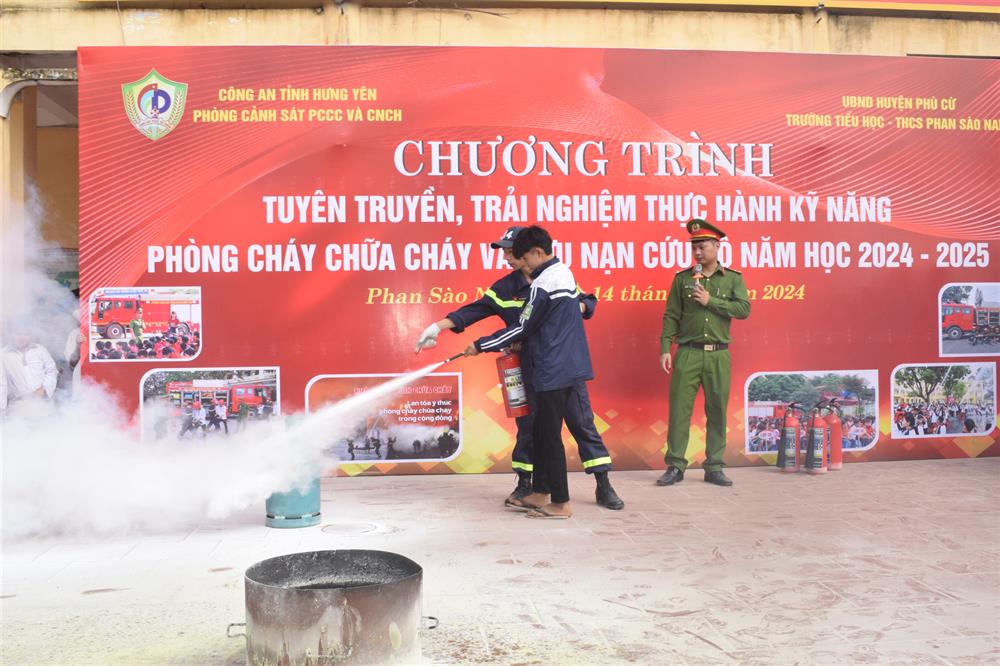 Một số hình ảnh tại buổi tuyên truyền.