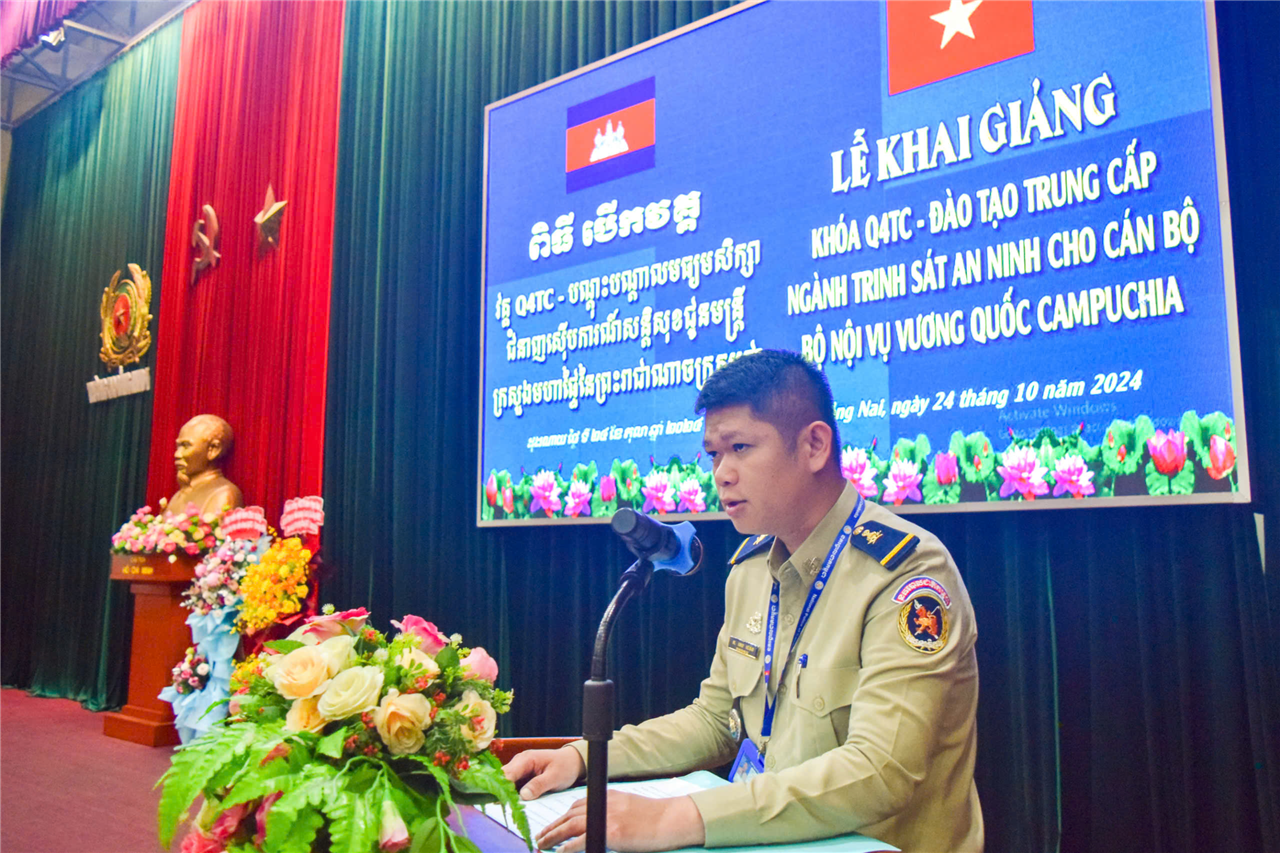 Thiếu úy Teng David - Đại diện học viên Khoá Q4TC phát biểu tại buổi lễ.