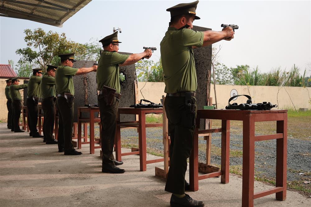 Cán bộ, chiến sĩ tham gia huấn luyện nâng cao.