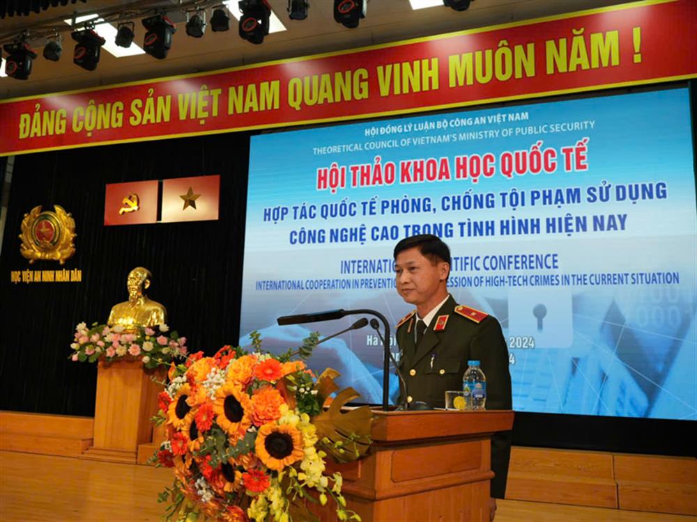 Thiếu tướng, PGS.TS Trần Anh Vũ, Phó Giám đốc Học viện ANND phát biểu tại hội thảo.