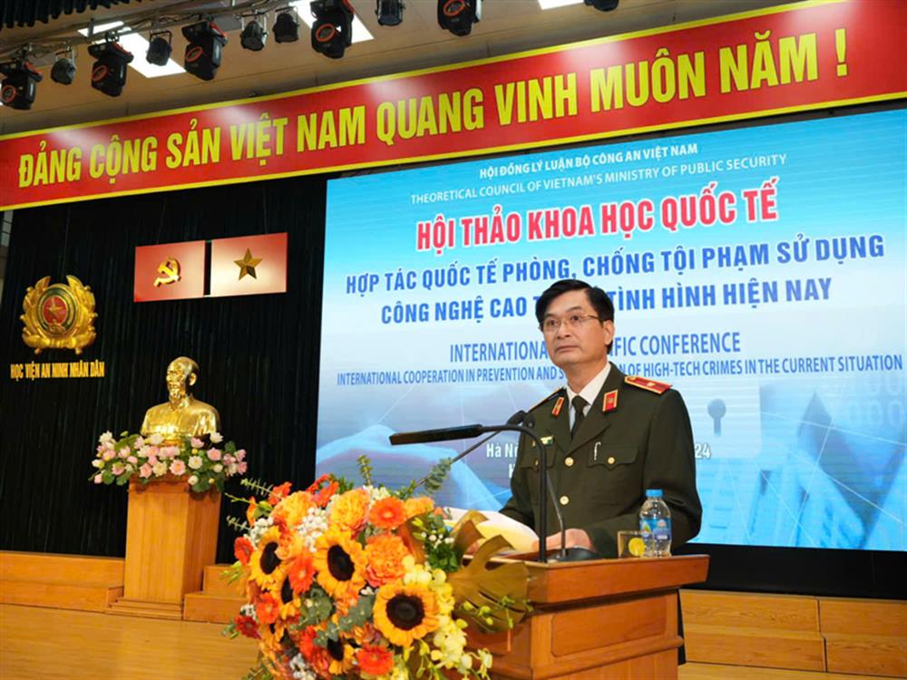 Thiếu tướng, PGS.TS Trịnh Ngọc Quyên, Giám đốc Học viện ANND phát biểu tại hội thảo.