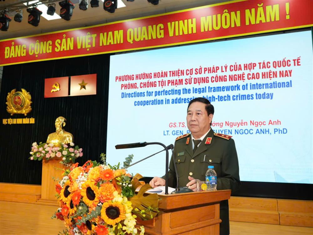 Trung tướng, GS.TS Nguyễn Ngọc Anh, Ban nghiên cứu chuyên đề giúp việc Bộ trưởng Bộ Công an phát biểu tại hội thảo.