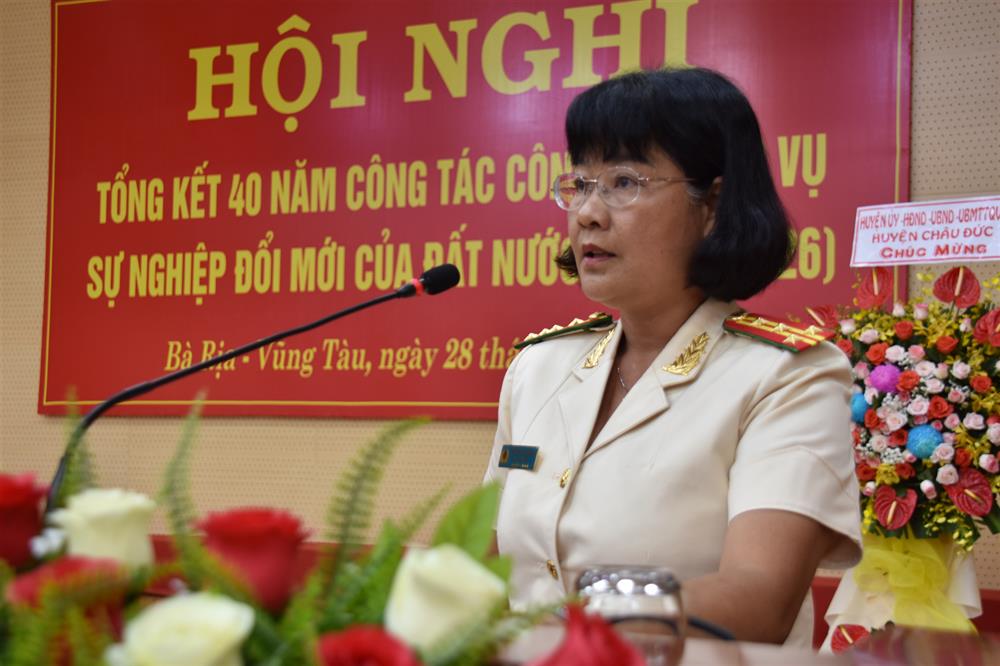Đại tá Trần Thị Kim Phụng, Phó Giám đốc Công an tỉnh Bà Rịa-Vũng Tàu, phát biểu khai mạc hội nghị.