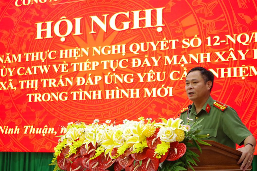 Đại tá Huỳnh Tấn Hạnh, Giám đốc Công an tỉnh phát biểu kết luận hội nghị.