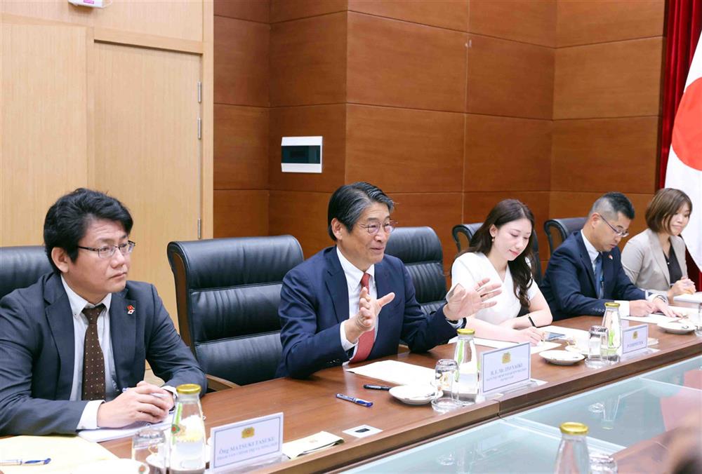 Đại sứ Ito Naoki phát biểu tại buổi tiếp.