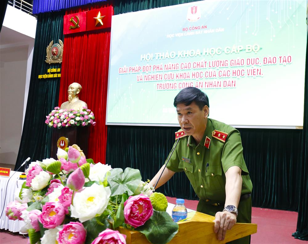 Trung tướng, GS.TS Trần Minh Hưởng, Giám đốc Học viện CSND phát biểu tại Hội thảo.