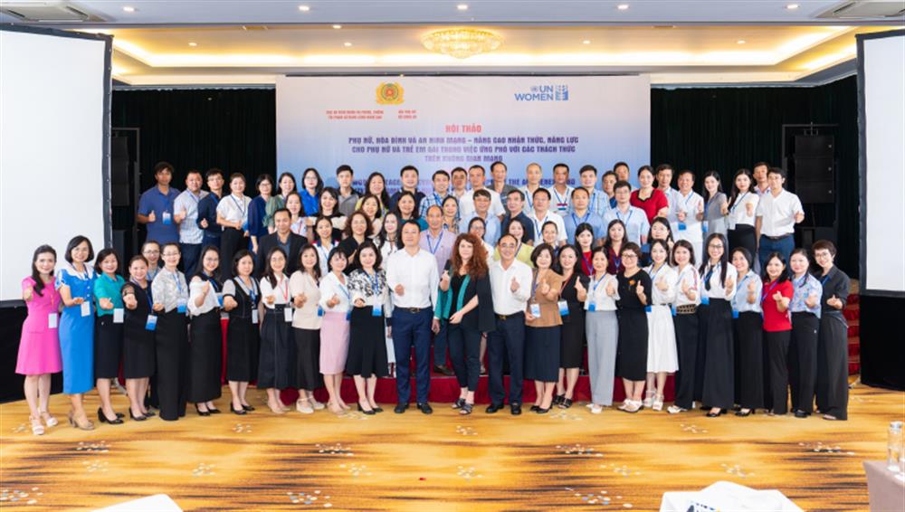 Các đại biểu dự Hội thảo.