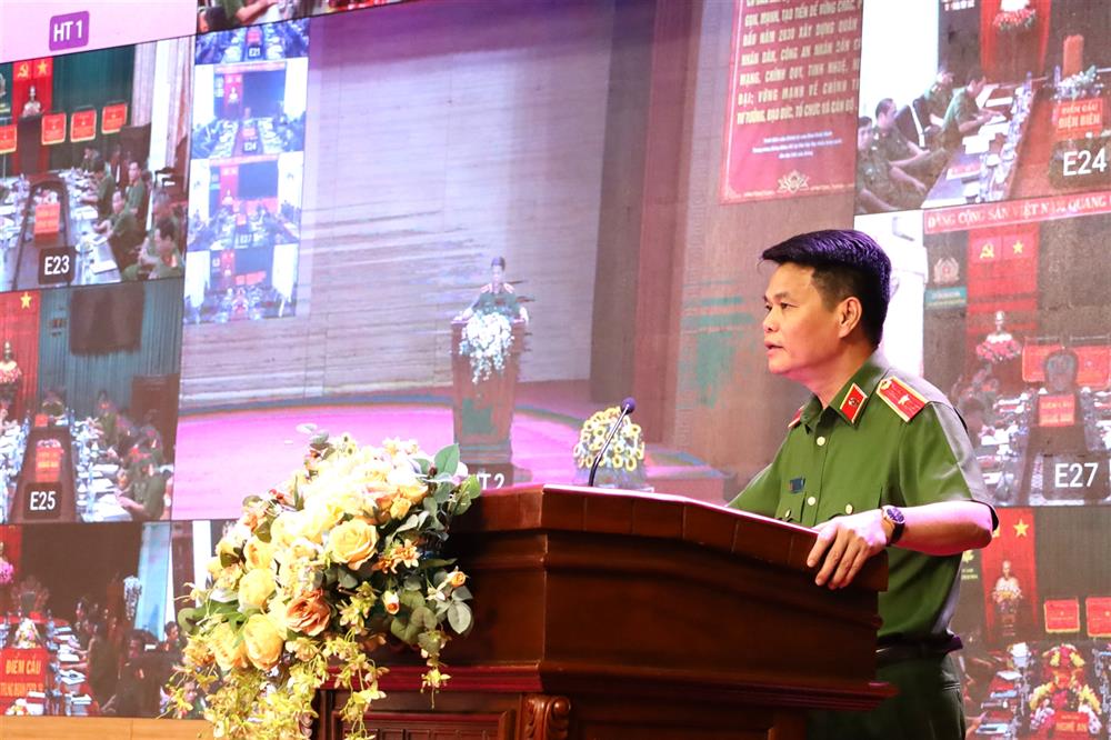 Tư lệnh Lê Ngọc Châu chủ trì Hội nghị.