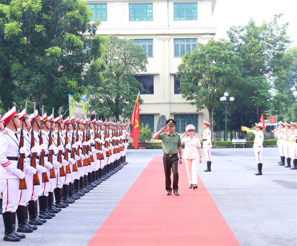 Thứ trưởng Phạm Thế Tùng đến dự chỉ đạo, chúc mừng và động viên thầy và trò trường Cao đẳng ANND I nhân dịp Khai giảng năm học mới