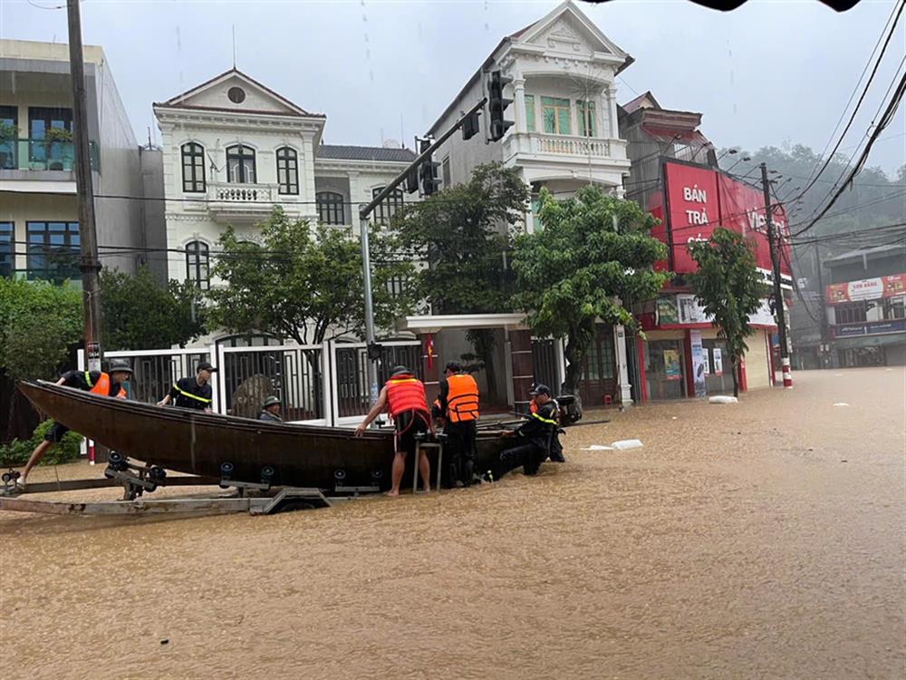 100% Cán bộ chiến sỹ của Trung đoàn CSCĐ Tây Bắc được trang bị đầy đủ Công cụ hộ trợ cùng phương tiện sẵn sàng ra quân thực hiện nhiệm vụ khi có yêu cầu.