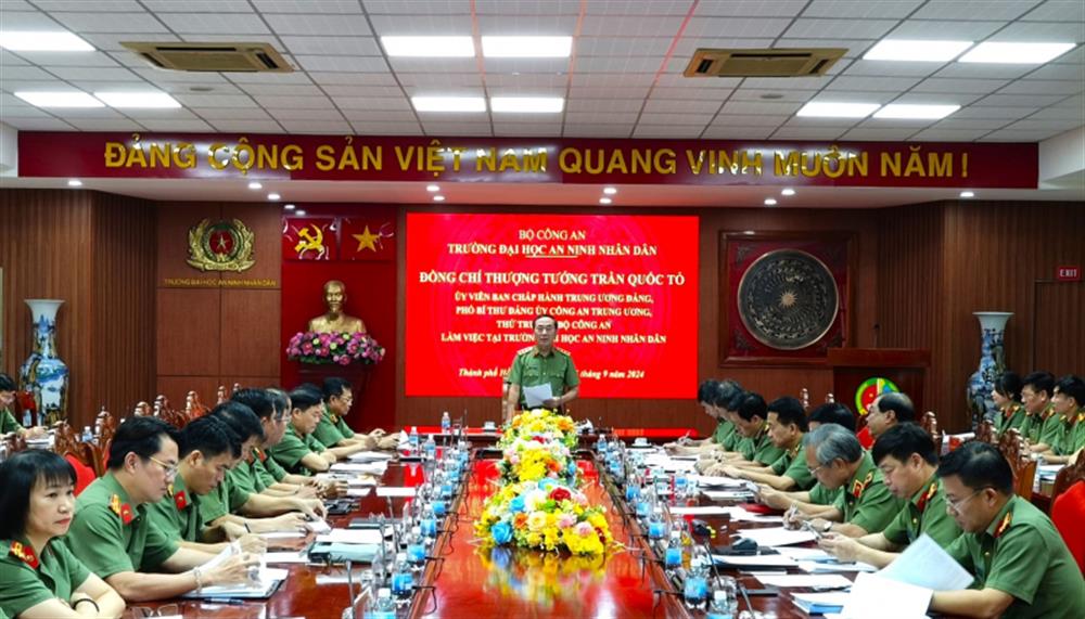 Thứ trưởng Trần Quốc Tỏ thăm và làm việc với Trường Đại học ANND.