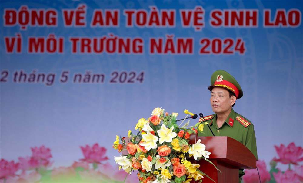 Đại tá Nguyễn Văn Trầm, Phó Tư lệnh CSCĐ phát biểu tại buổi Lễ.