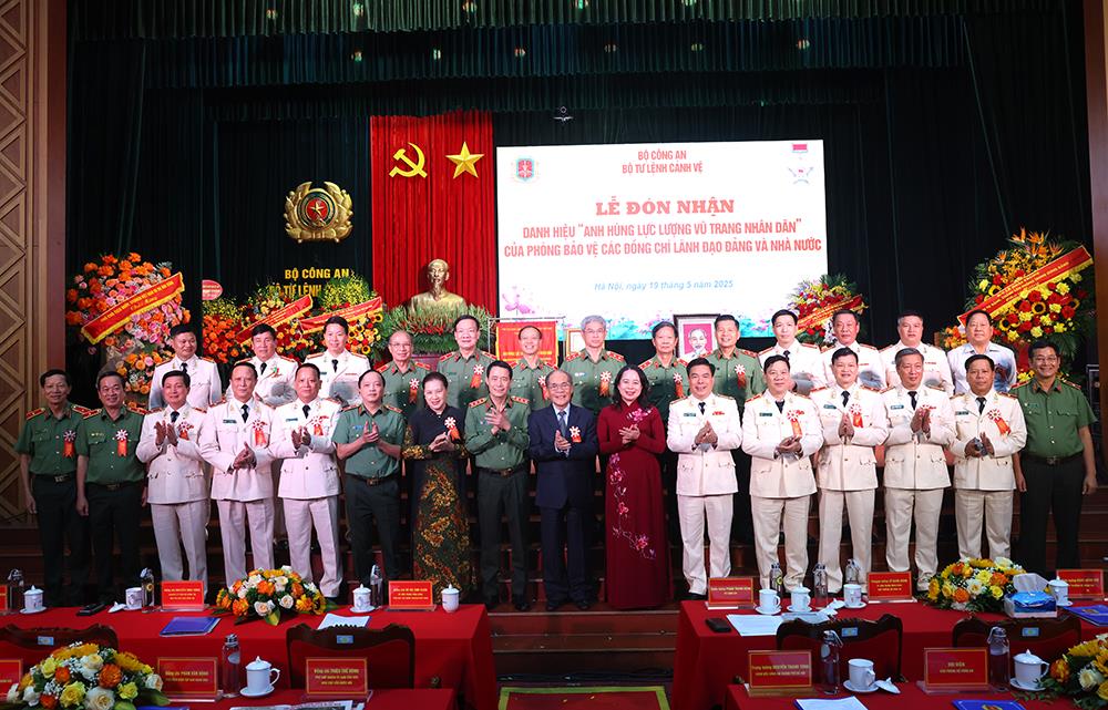 Các đại biểu dự buổi Lễ.