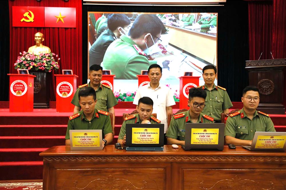 Các đại biểu hưởng ứng tham gia thi ngay sau lễ phát động.