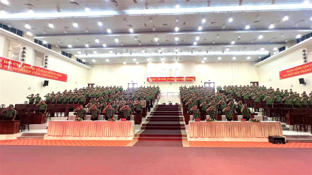 Toàn cảnh Lễ khai giảng trực tuyến giữa 02 địa điểm đào tạo.