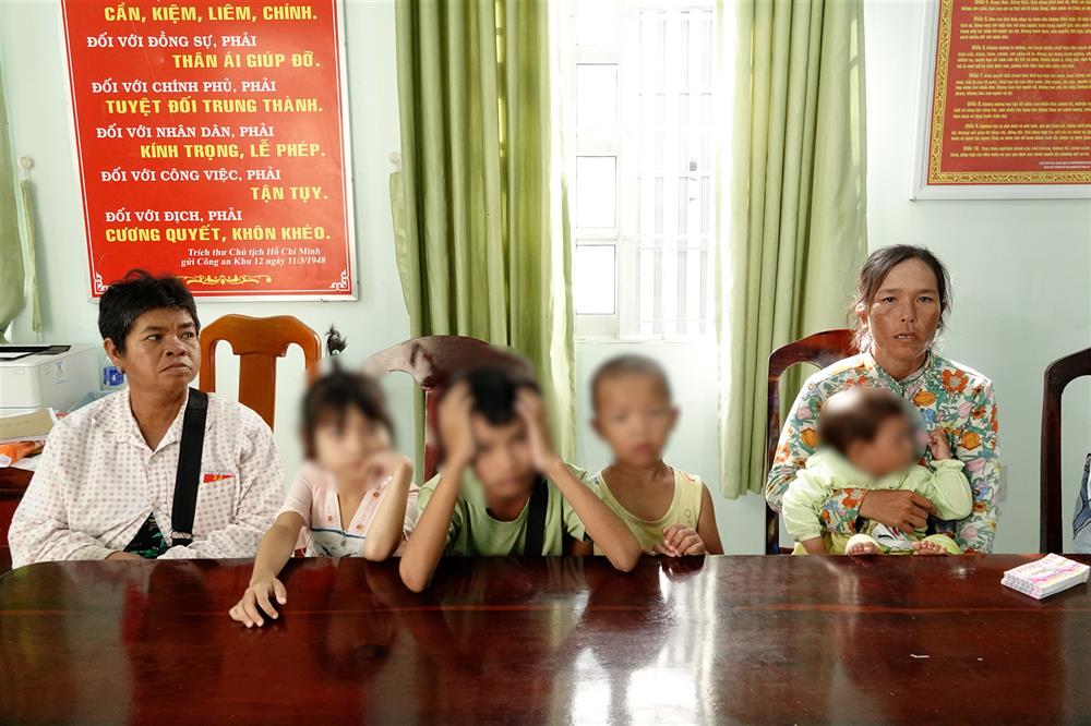Các nạn nhân tại Công an xã Tiến Lợi.