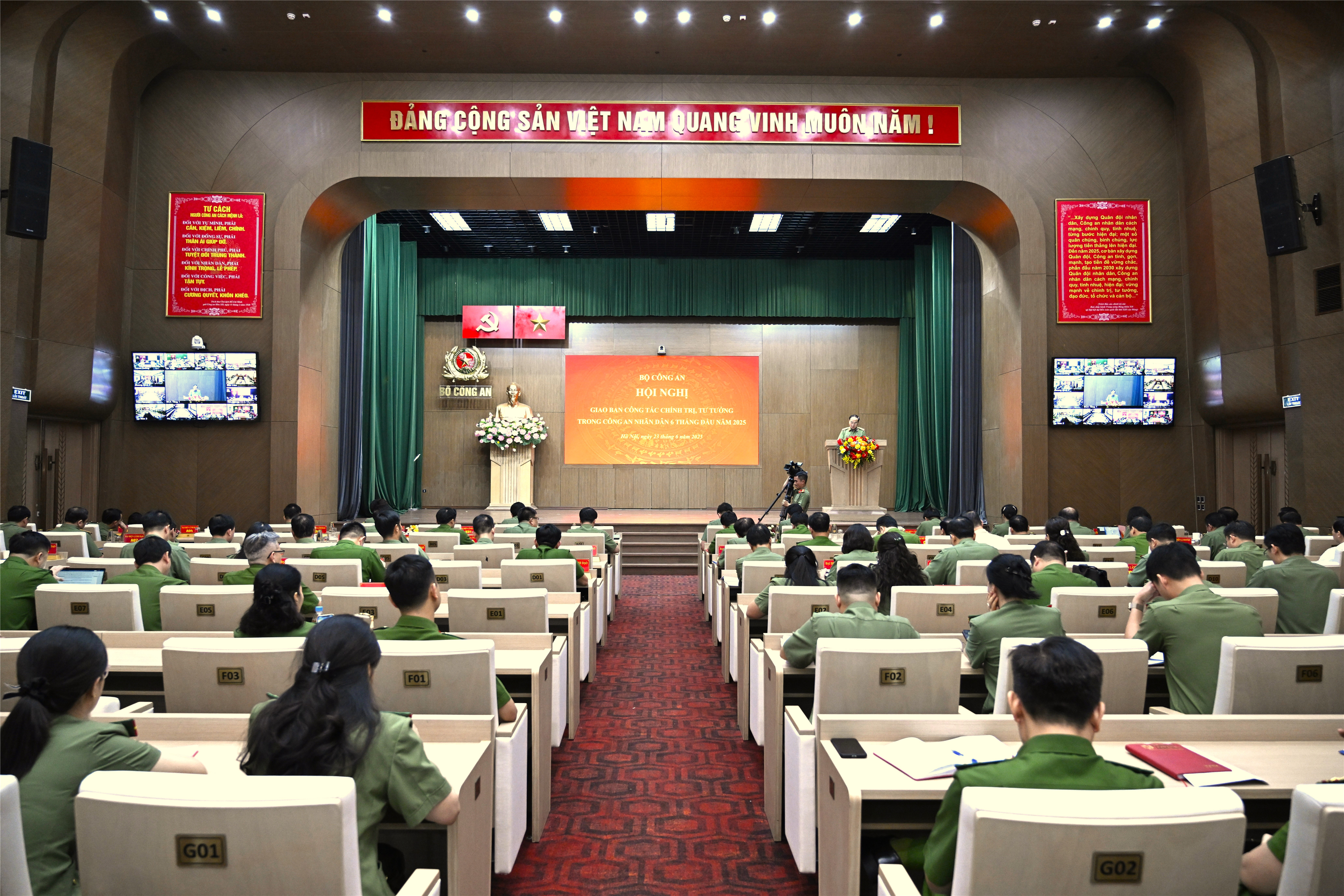 Hội nghị được truyền hình trực tuyến đến điểm cầu Công an các tỉnh, thành phố trực thuộc Trung ương.