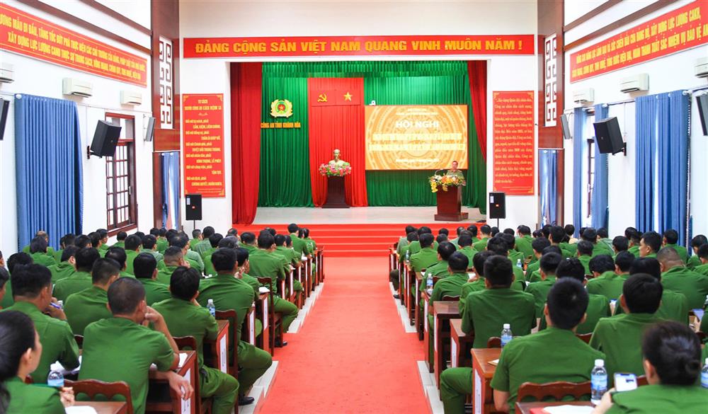 Các đại biểu tham dự hội nghị.