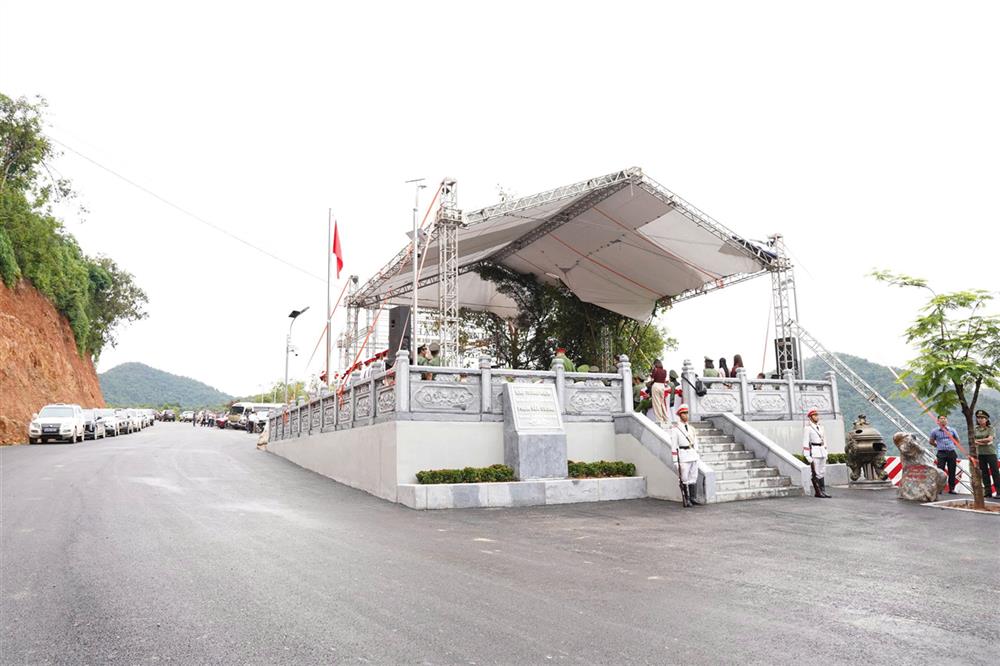 Khu tưởng niệm Anh hùng liệt sỹ Phạm Văn Cường được xây dựng tại chính nơi anh đã hy sinh Km17 Điện Biên - Tây Trang.