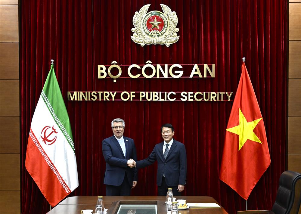 Đại tướng Lương Tam Quang - Bộ trưởng Bộ Công an tiếp Đại sứ Đặc mệnh toàn quyền nước Cộng hòa Hồi giáo Iran tại Việt Nam Ali Akbar Nazari.