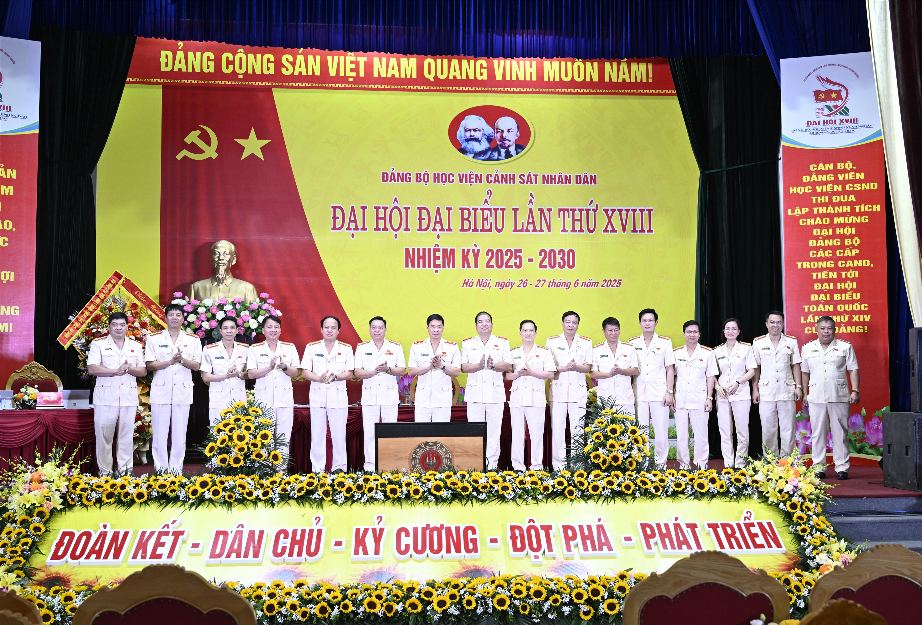 Ban Chấp hành Đảng bộ Học viện CSND nhiệm kỳ 2025 – 2030 ra mắt Đại hội.
