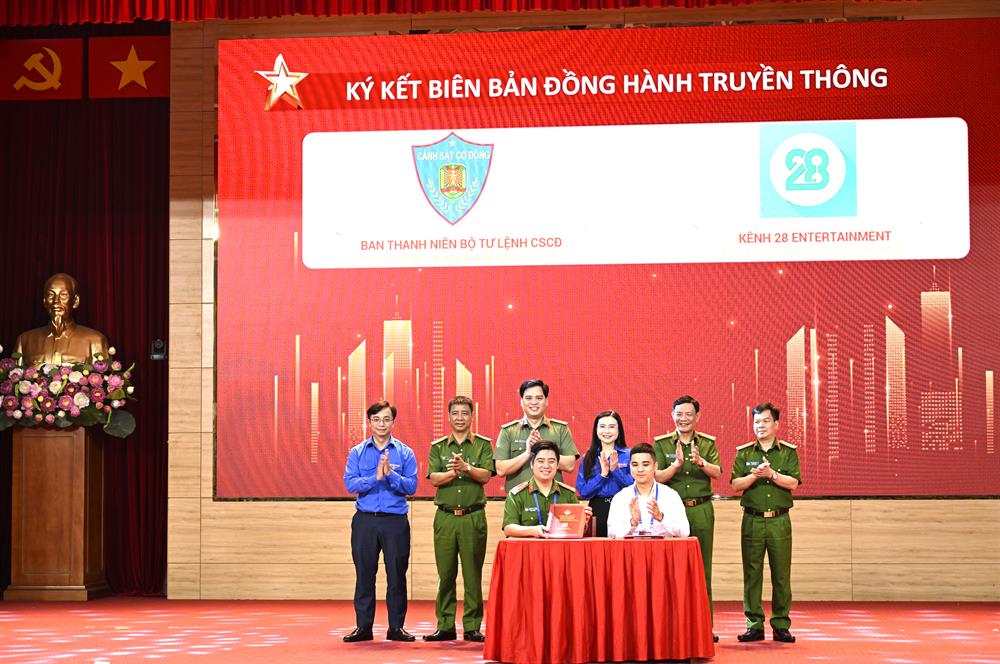 Ban Thanh niên CSCĐ ký kết Biên bản ghi nhớ hợp tác truyền thông với Công ty Cổ phần Kênh 28 Entertainment, nhằm đẩy mạnh công tác tuyên truyền trên các trang tin tức tổng hợp, góp phần xây dựng hình ảnh “Chiến sĩ CSCĐ vì nhân dân phục vụ”.