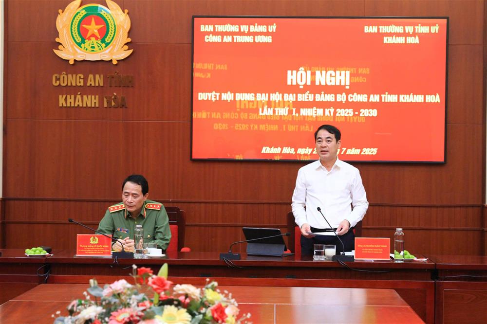 Đồng chí Nghiêm Xuân Thành phát biểu tại buổi làm việc.