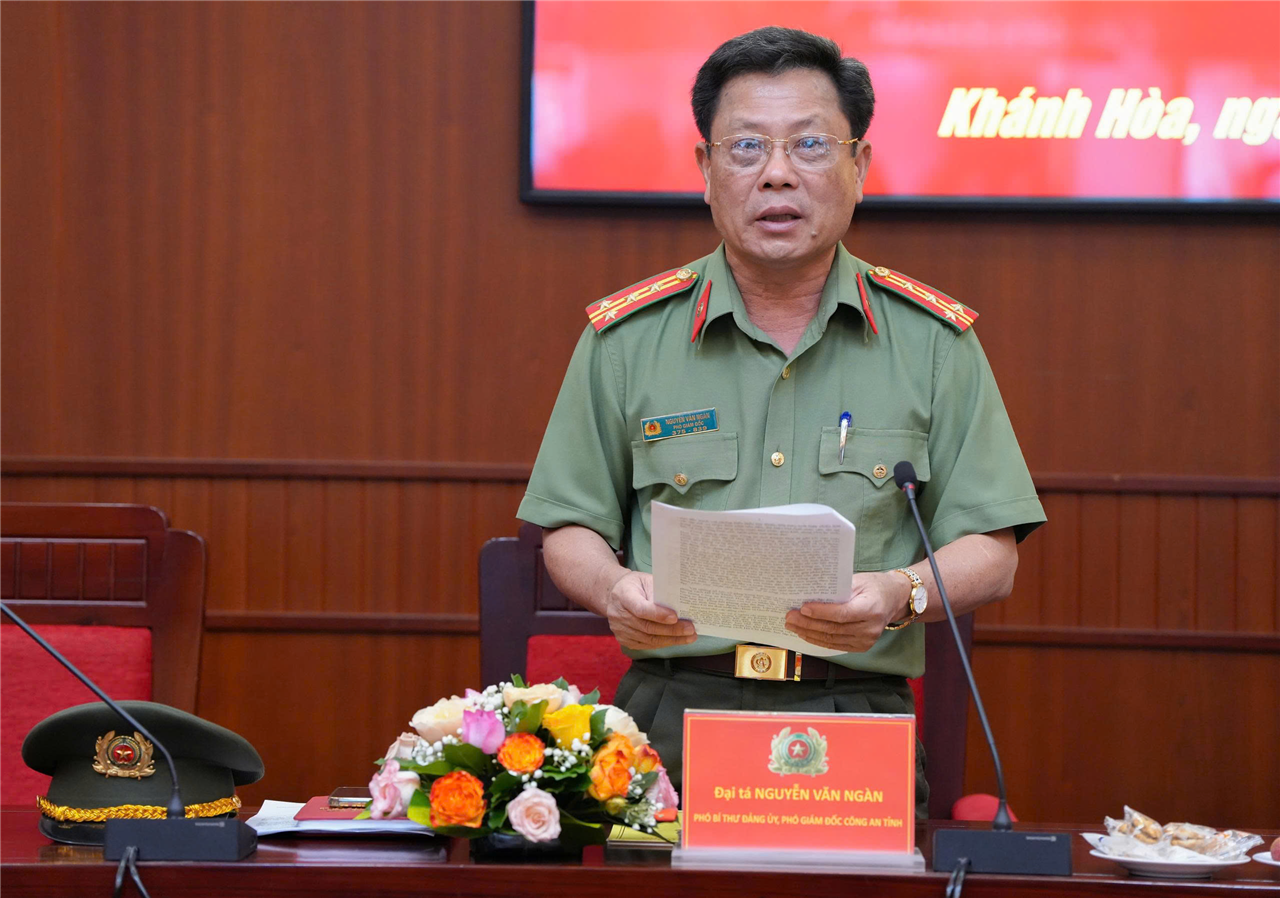 Đại tá Nguyễn Văn Ngàn, Phó Bí thư đảng ủy, Phó giám đốc Công an tỉnh phát biểu chỉ đạo tại Hội nghị.